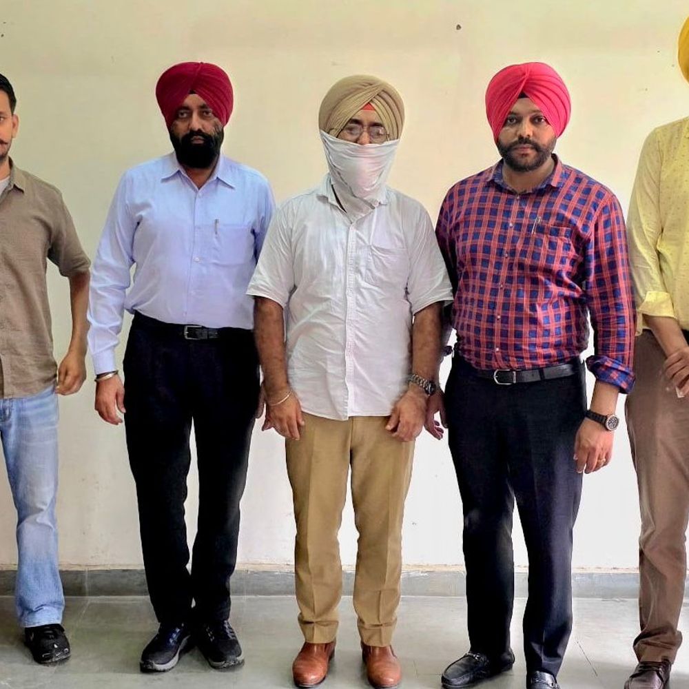 अमृतसर में रिश्वत लेते ASI रंगे हाथ गिरफ्तार:  होटल से जब्त सामान वापस करने के बदले मांगे 30 हजार, किस्तों में ले रहा था कैश – Amritsar News