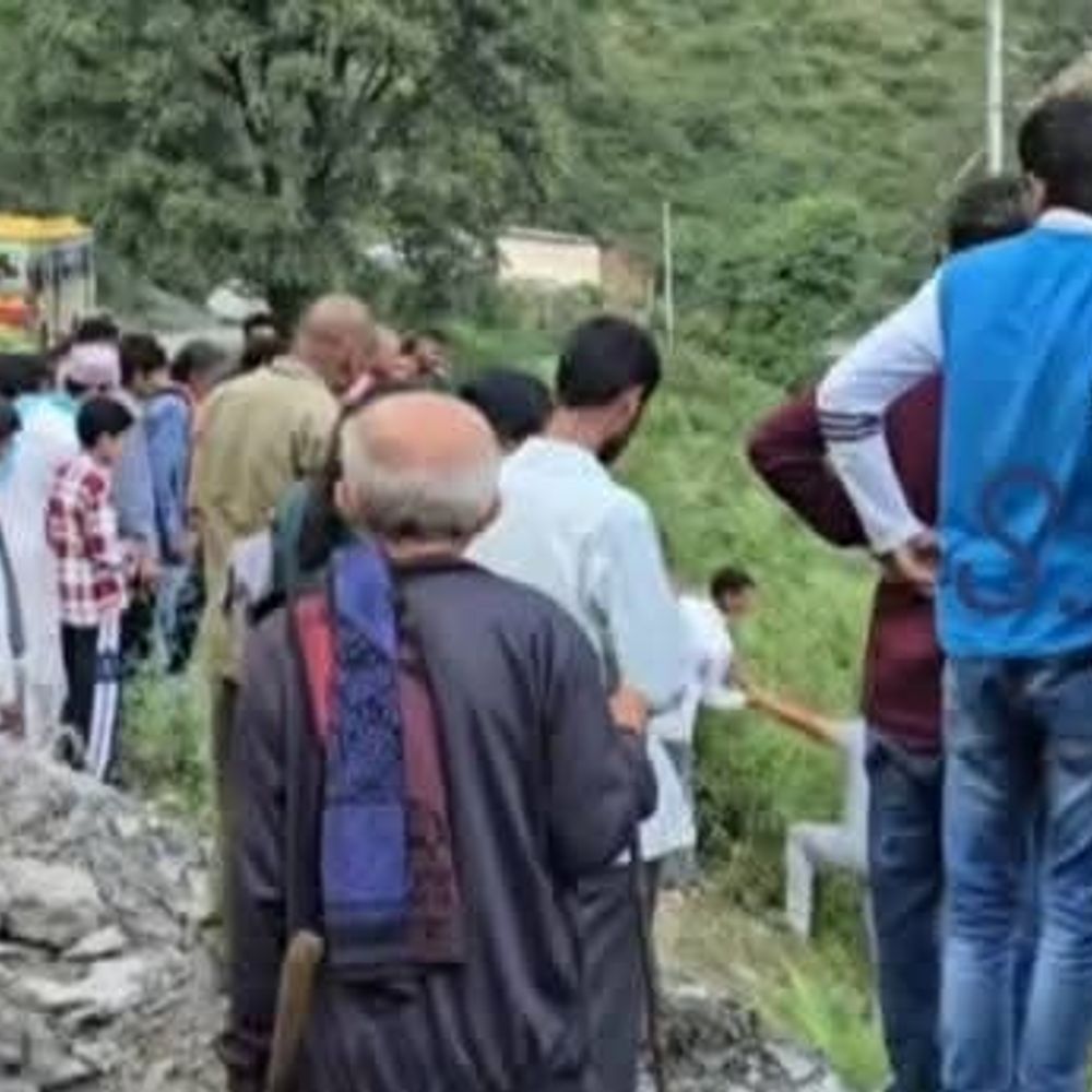 चंबा में कार खाई में गिरी, दंपती की मौत:  घायल बेटा टांडा मेडिकल कॉलेज रेफर, रिश्तेदार से मिलकर लौटते रहे थे घर – Bharmour News