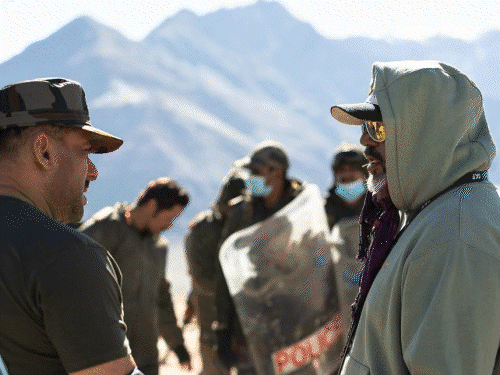 सलमान खान ने पूरी की ‘बैटल ऑफ गलवान’ की शूटिंग:डायरेक्टर अपूर्व लाखिया ने शेयर किए शूटिंग के पीछे के मोमेंट्स, देखें तस्वीरें