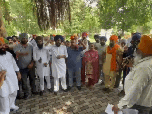 रोपड़ में जत्थेबंदियों ने किया प्रवासियों का विरोध:  बोले- आधार-वोटर कार्ड न बनाने दे, पंजाबियों के लिए 75% आरक्षण की मांग – Ropar (Rupnagar) News
