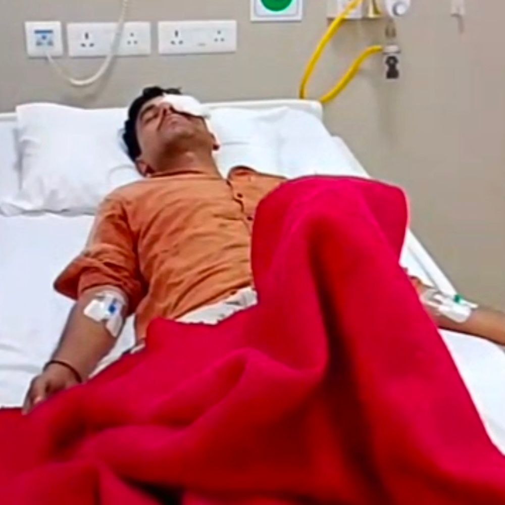 नल विवाद पर मारपीट, युवक की आंख बाहर आई:धारदार हथियार से हमला, चार आरोपियों पर केस दर्ज