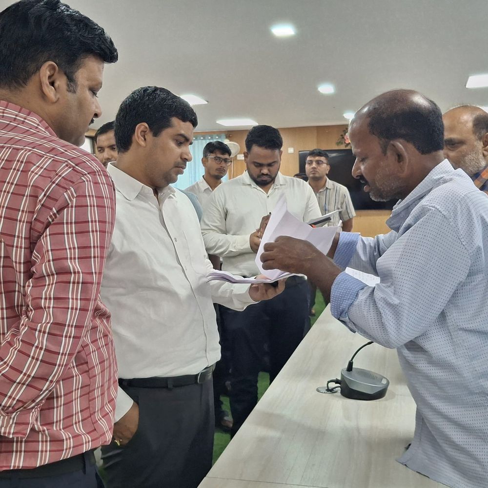 सुपौल में जनता दरबार में 52 आवेदन लिए गए:जमीन-जायदाद विवाद, पेंशन, विद्युत आपूर्ति जैसे मुद्दे आए, DM बोले- लापरवाही बर्दाश्त नहीं