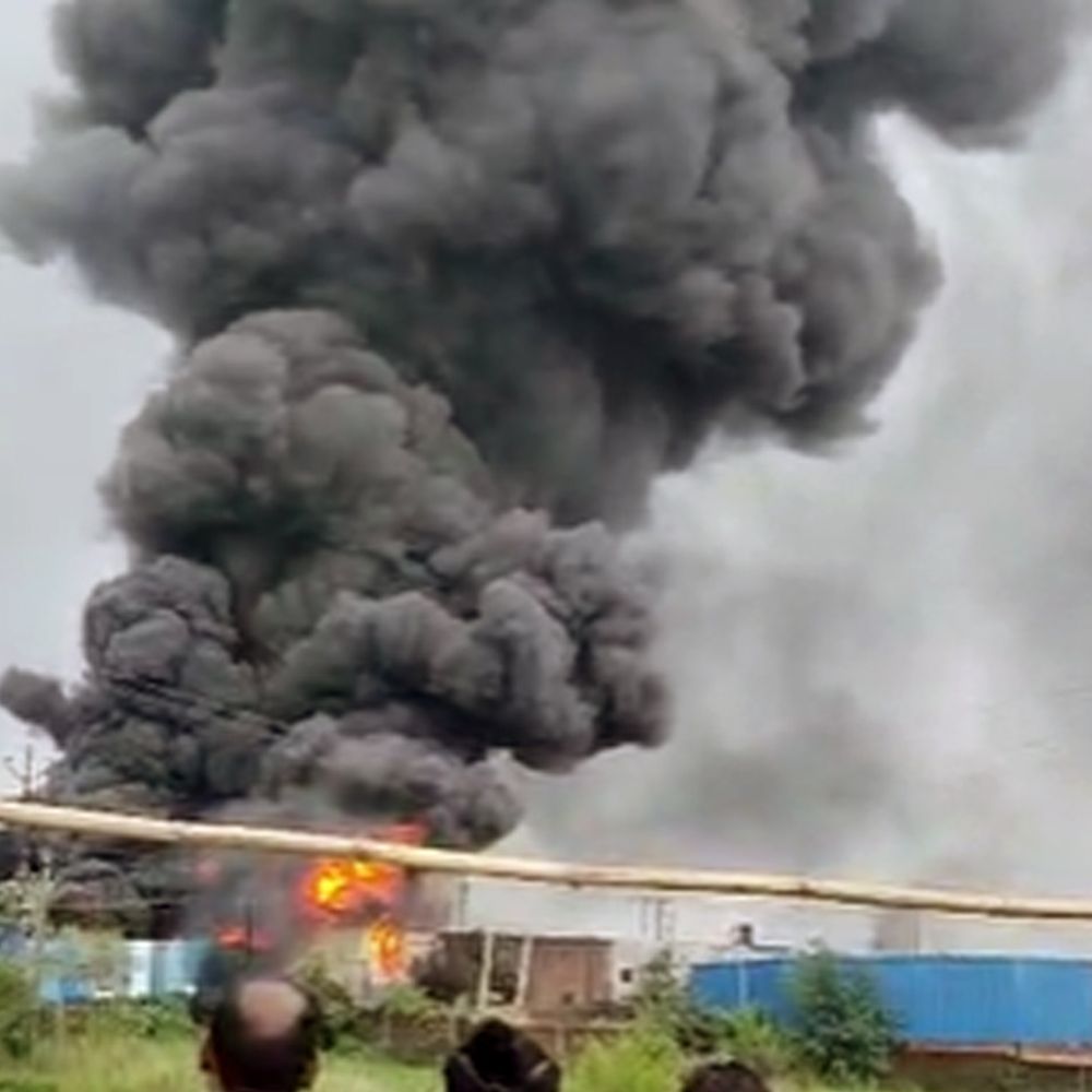 रांची में केमिकल फैक्ट्री में लगी भीषण आग:  इलाके में मची अफरातफरी, फायर ब्रिगेड को दी गई सूचना; लाखों के नुकसान का अनुमान – Ranchi News