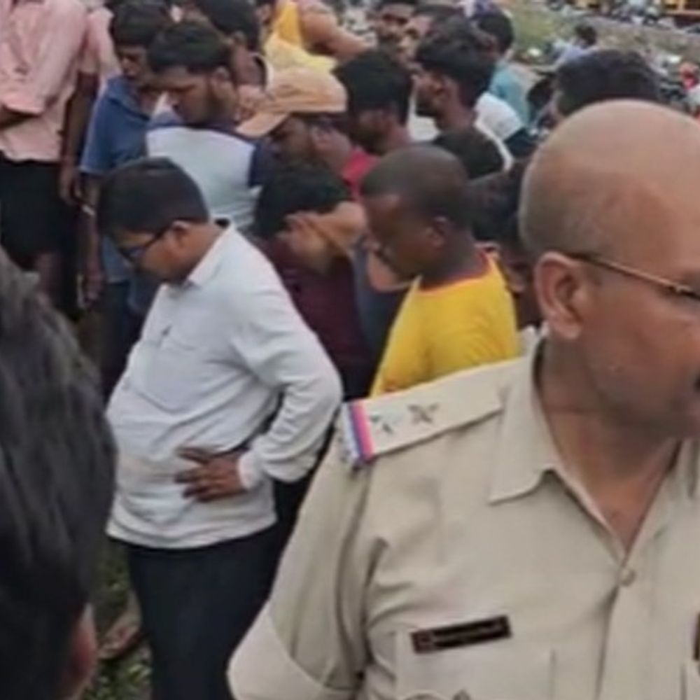 कोडरमा में नाला से अज्ञात शव बरामद:  पुलिस शिनाख्त में जुटी, आसपास के थानों को भेजी तस्वीरें – koderma News