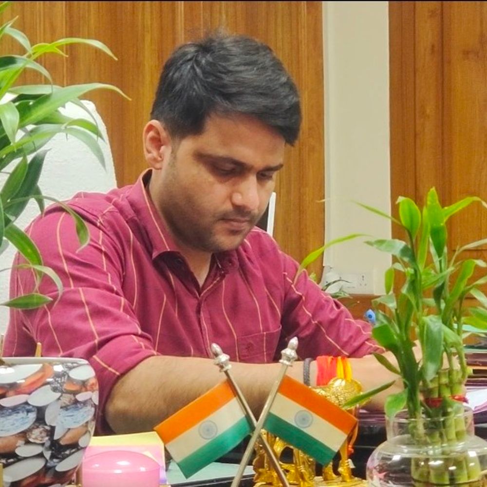 मनरेगा में बजट खर्च की अनियमितता:लखीमपुर खीरी में 5 बीडीओ को नोटिस, सामग्री खर्च में 14% की सीमा तोड़ी