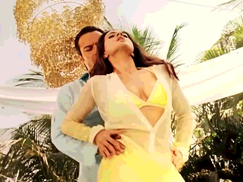 अमीषा ने बिकिनी पहनने से किया था इनकार:आदित्य चोपड़ा को फिल्म छोड़ने की दी धमकी; लेजी लम्हे में एक्ट्रेस की हॉटनेस पर हैरान थे सैफ