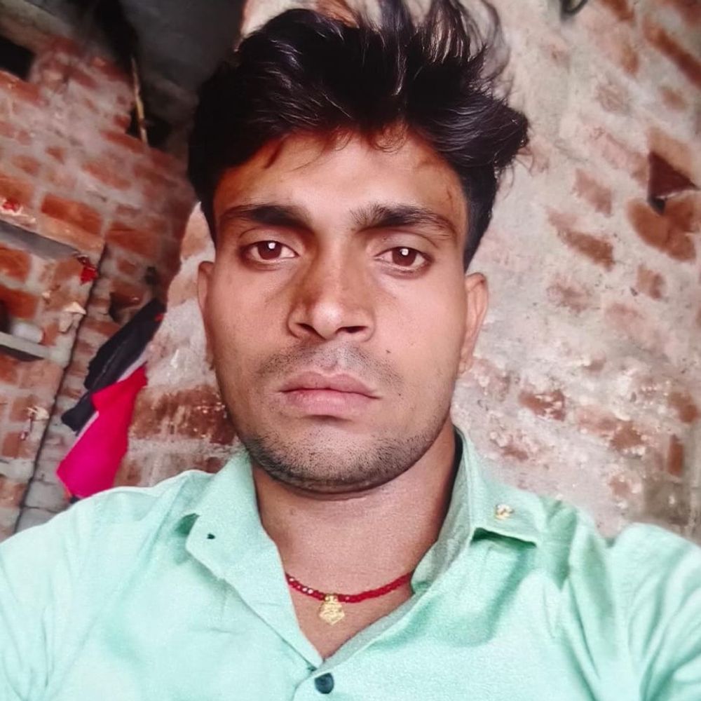 औरैया में खनन कर रहे JCB ने युवक को कुचला:नोएडा से छुट्टी पर घर आया था, परिजनों ने किया सड़क जाम