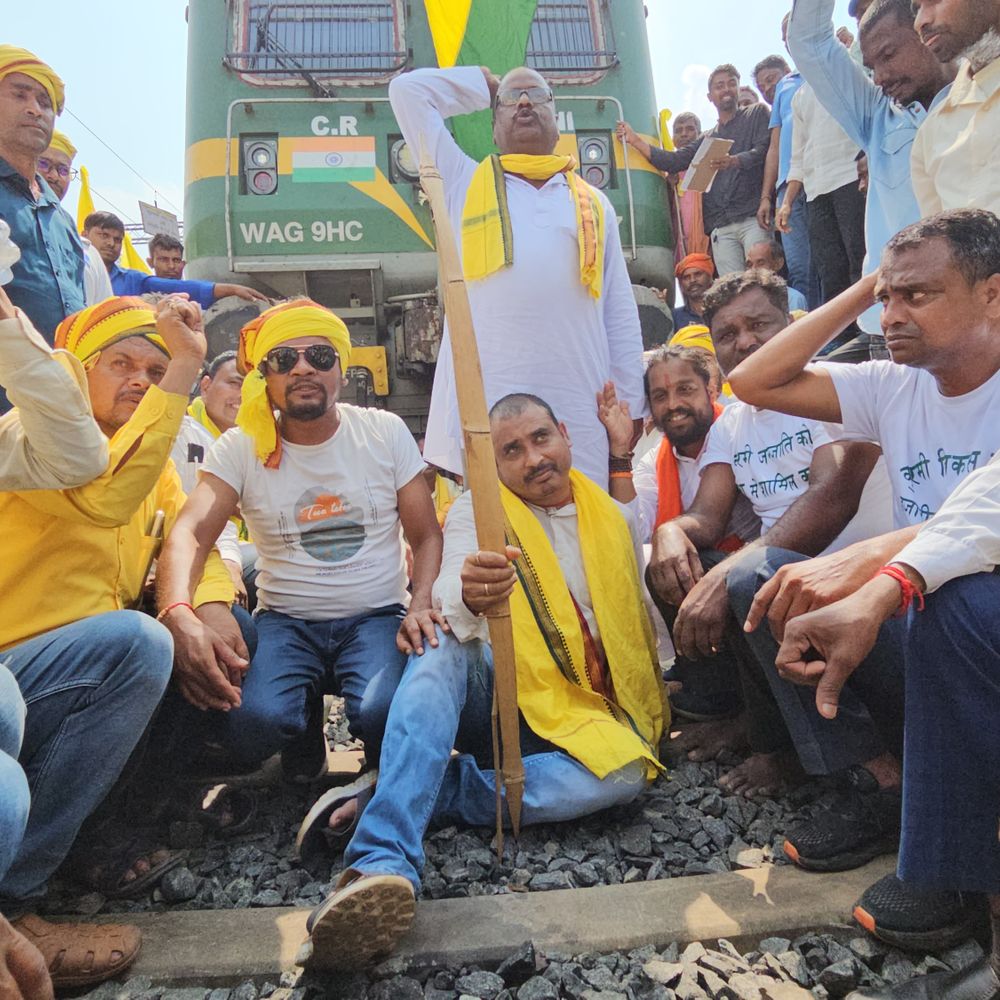 कुडमी समाज का रेल रोको आंदोलन:  हजारीबाग के चरही स्टेशन पर सैकड़ों लोगों ने रोकी ट्रेनें, ST का दर्जा मांग रहे – Hazaribagh News