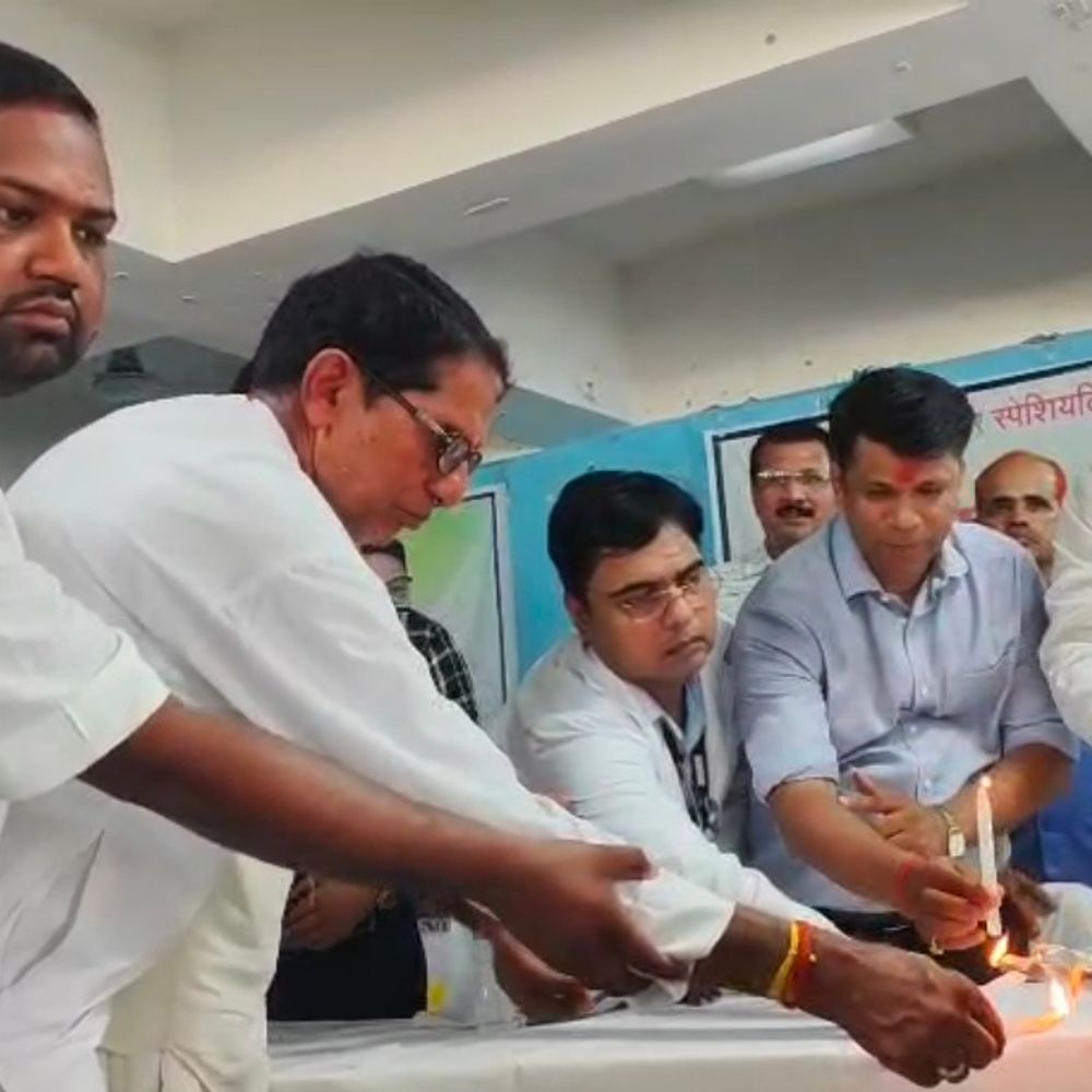 कार्यक्रम का शुभारंभ मंत्री जयंत कुशवाहा ने दीप प्रज्वलित कर किया, 500 मरीजों ने कराया इलाज