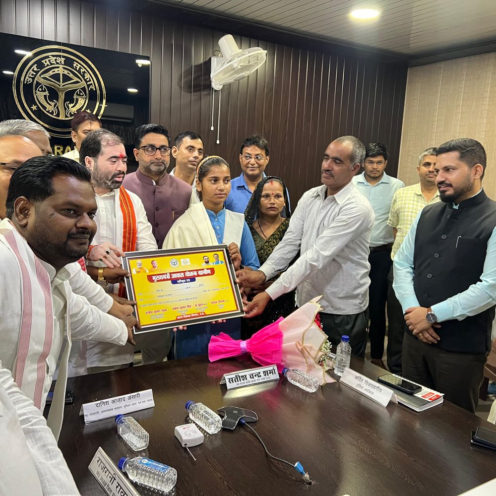 धूल-रहित थ्रेशर बनाने वाली पूजा पाल को सम्मान:परिवार को मिला आवास, मिशन शक्ति 5.0 का यूपी में शुभारंभ
