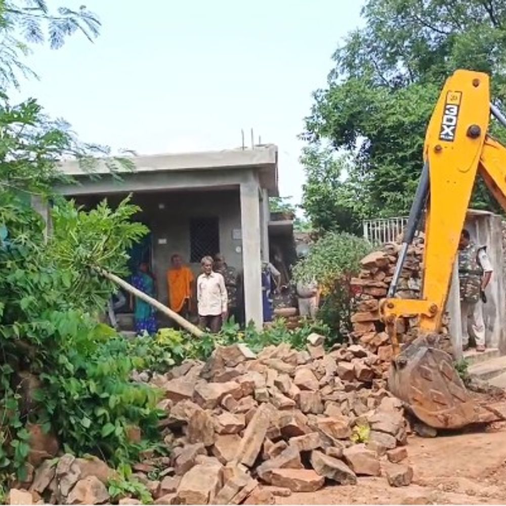 पन्ना में बृजपुर में सार्वजनिक रास्ते से हटा अतिक्रमण:सार्वजनिक बोर और रास्ता आम जनता के लिए खुला