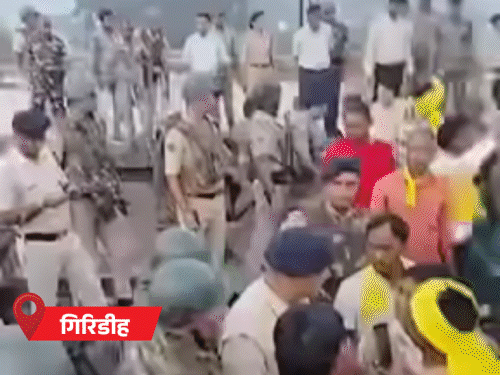 झारखंड में कुड़मी समाज का प्रदर्शन-40 स्टेशनों पर ट्रेनें रोकीं:ST में शामिल करने की मांग; पैसेंजर्स-एग्जाम देने वाले छात्र हो रहे परेशान