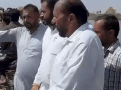 फाजिल्का में बाढ़ से टूटी सड़कों की मरम्मत शुरू:  MLA बोले- 3 महीने में बनेंगी नई रोड, 25 फुट गहरे गड्ढों को भरा जा रहा – Fazilka News