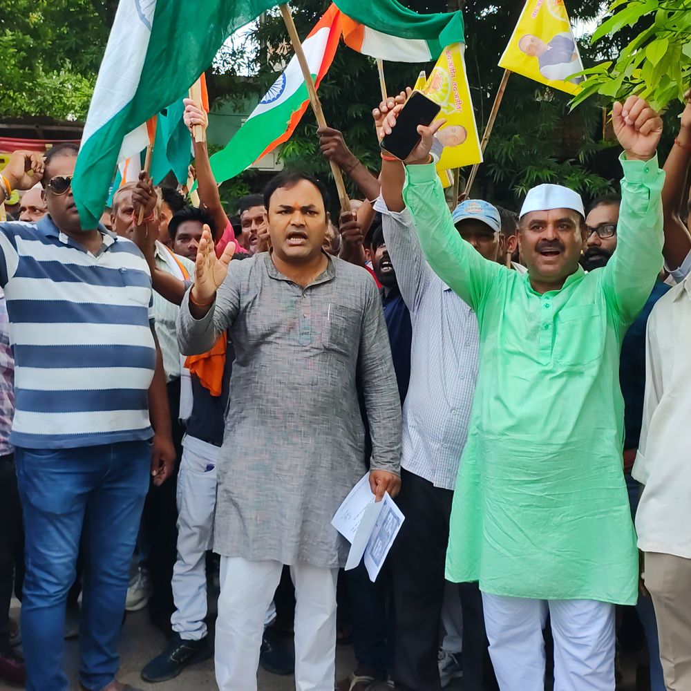 सुल्तानगंज-शाहकुंड में भ्रष्टाचार का मामला:आरटीपीएस सेवाओं में दलालों पर कार्रवाई की मांग, कमिश्नर को सौंपा ज्ञापन