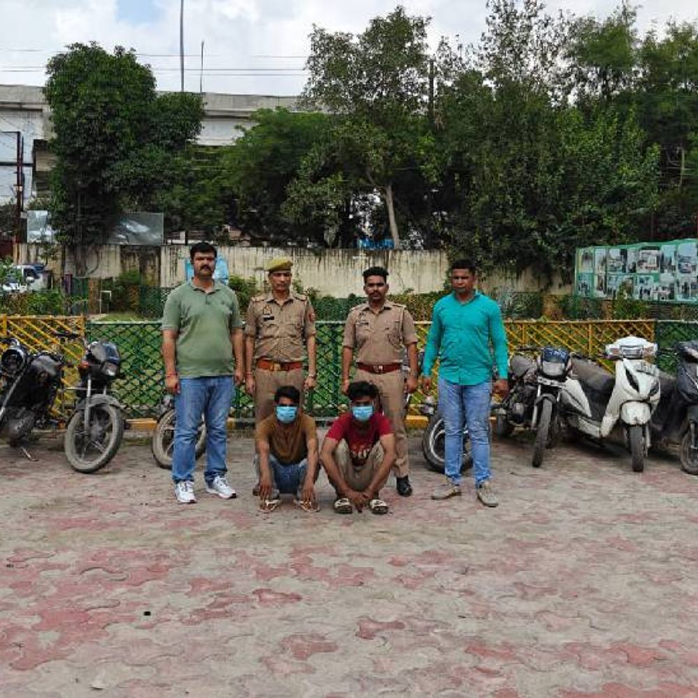 नोएडा में दो शातिर बदमाश गिरफ्तार:10 दो पहिया वाहन बरामद, बाइक नहीं मिलने पर घर और स्टोर थे टारगेट