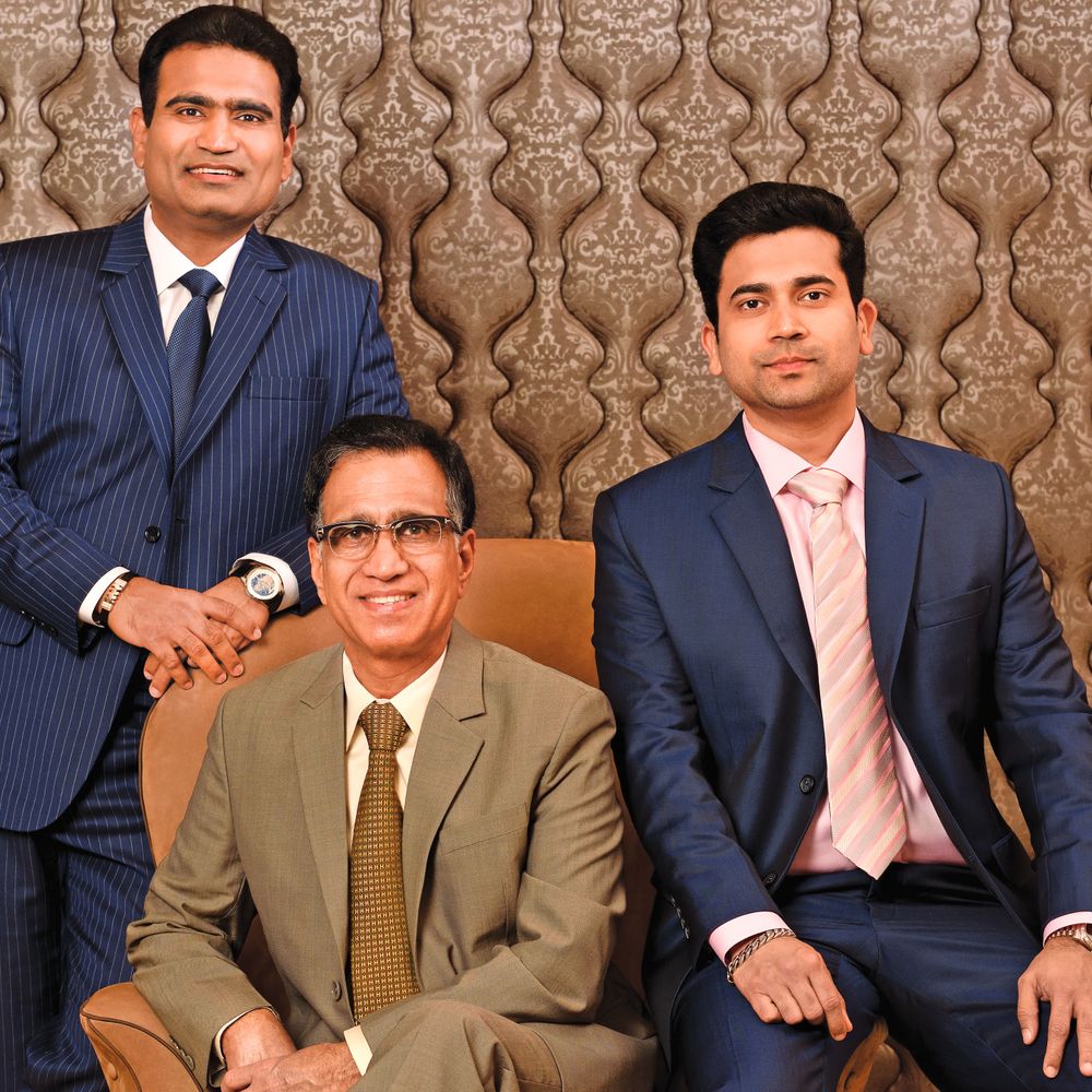 केरल से शुरू हुआ कल्याण ज्वेलर्स, दुनिया तक फैला:MD और एग्जीक्यूटिव डायरेक्टर्स ने बताई टेक्सटाइल से शुरू कंपनी की ज्वेलरी ब्रांड बनने की कहानी