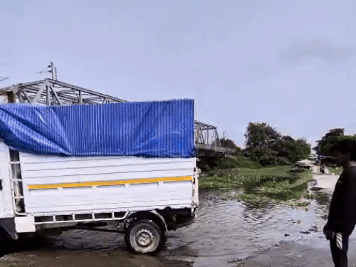 राप्ती नदी पहली बार खतरे के निशान के पार:रोहिन व सरयू नदी से बढ़ा बाढ़ का खतरा; निचले मार्गों पर खतरा
