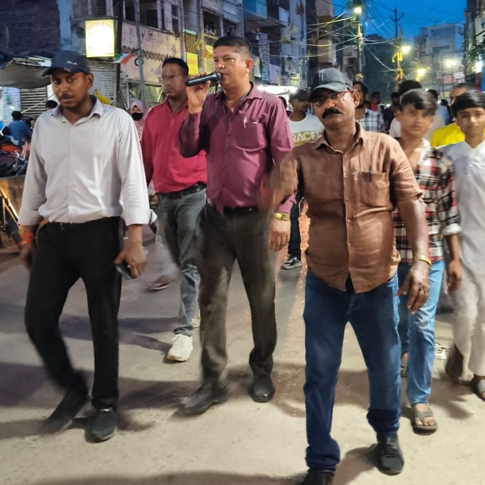 मिर्जापुर में प्लास्टिक के खिलाफ कार्रवाई:नगर पालिका और पुलिस की टीम ने दुकानदारों से वसूला 10,500 रुपए जुर्माना