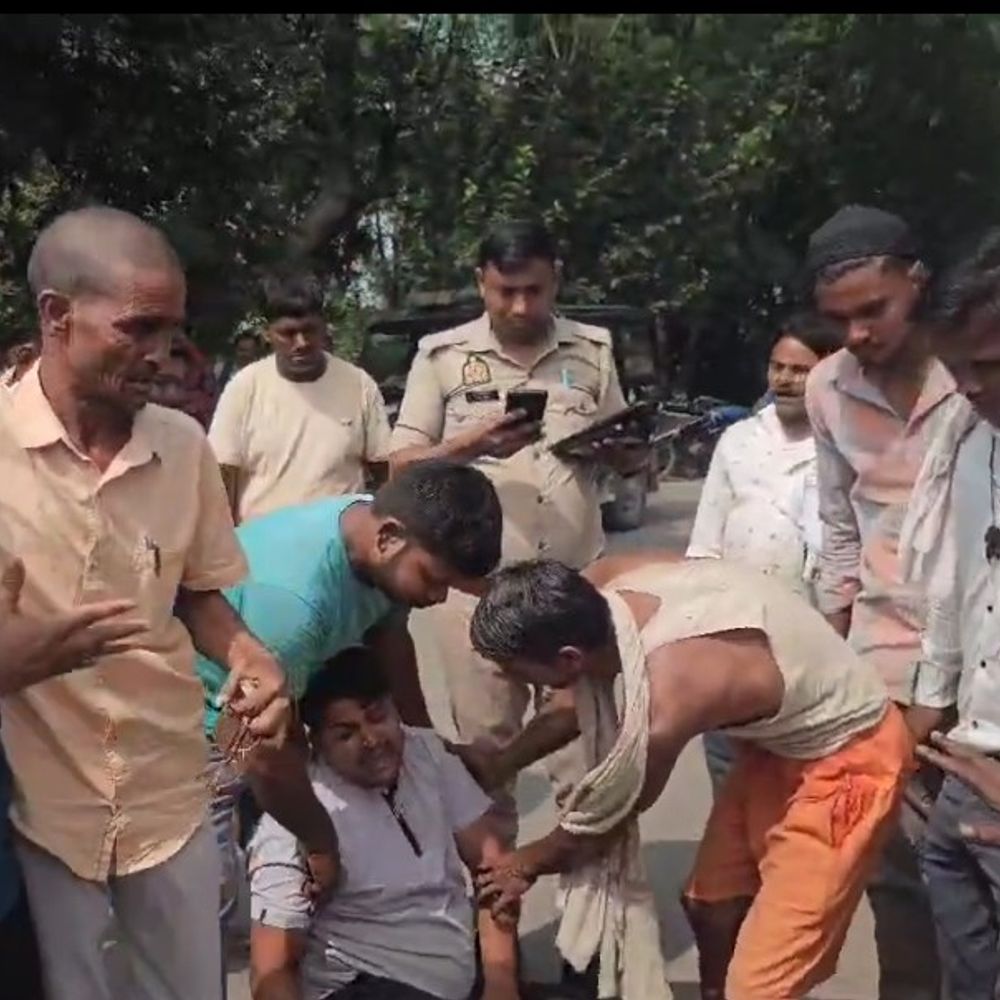 बहराइच जाते समय सर्राफा व्यापारी की मौत:सामने से आई तेज रफ्तार बाइक से टक्कर, दूसरा युवक लखनऊ रेफर