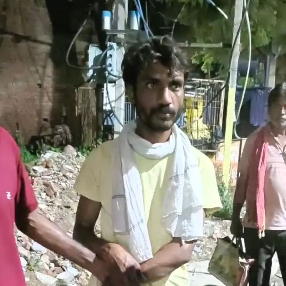मेडिकल कॉलेज से चोरी हुई बाइक 5 घंटे में बरामद:जेल से छूटा चोर शराब के नशे में चुराई गई बाइक लेने पहुंचा, मालिक और पुलिस ने दबोचा