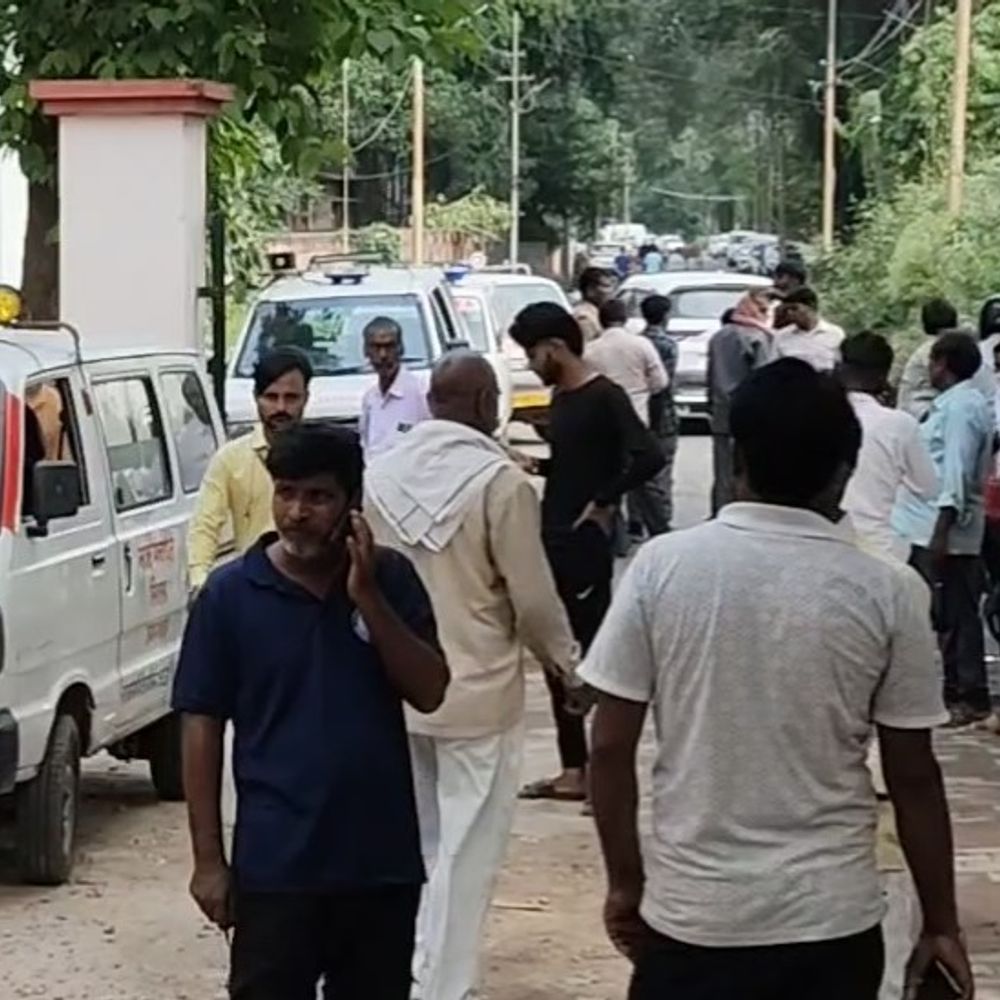 प्रयागराज में 2 दबंगों ने युवक को घेरकर पीटा:फिर गोली मारी, घर से भैंस खोजने गए थे; 1 आरोपी गिरफ्तार