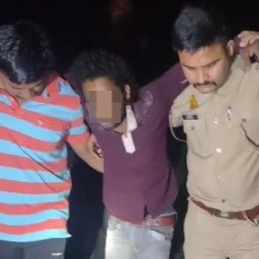 दोघट में पुलिस की गो-तस्कर से मुठभेड़, गिरफ्तार:बछड़ा, तमंचा और चाकू बरामद; काफी समय से कर रहा था तस्करी