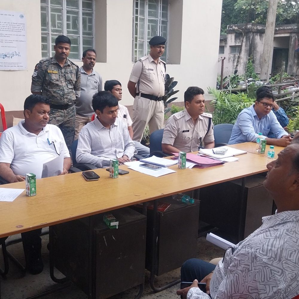 दुर्गा पूजा को लेकर अररिया में शांति समिति की बैठक:डीजे पर पूर्ण प्रतिबंध, पंडालों में CCTV जरूरी