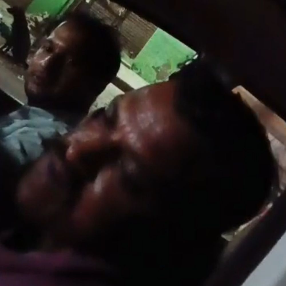 मेरठ में पुलिस चौकी इंचार्ज का शर्मनाक कृत्य:नशे में धुत होकर मीट शॉप पहुंचे, मांग पूरी न होने पर दुकानदार को दी धमकी