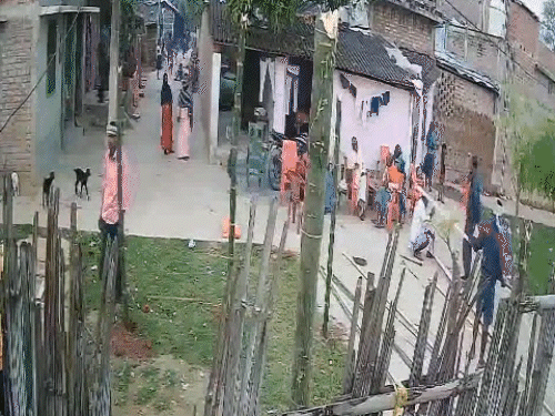 दबंगों पर तीन कट्ठा जमीन कब्जा करने का आरोप:भागलपुर में मजदूर बोला- 3 लाख की रंगदारी मांगी, जान से मारने की दी धमकी