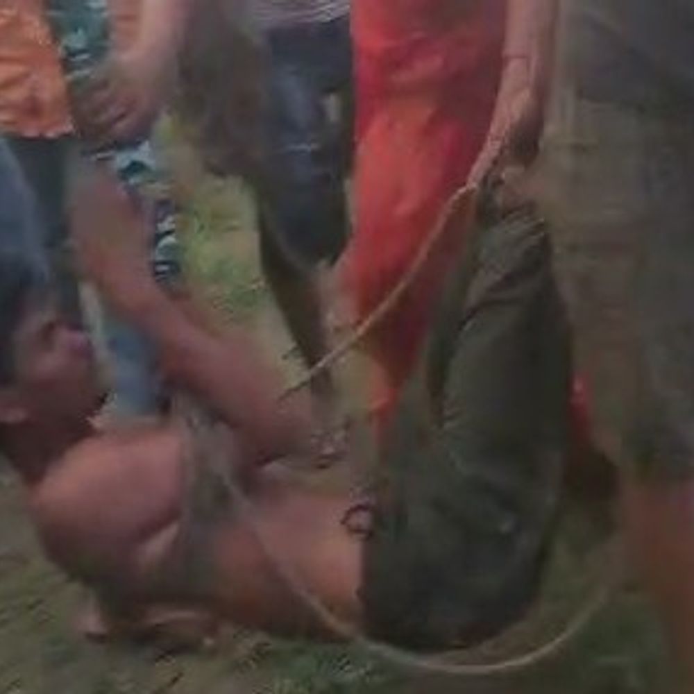 कुशीनगर में गाड़ी हटाने के विवाद में चाकूबाजी:एक युवक को ग्रामीणों ने रस्सी से बांधा, दोनों पक्षों ने दर्ज कराया मुकदमा