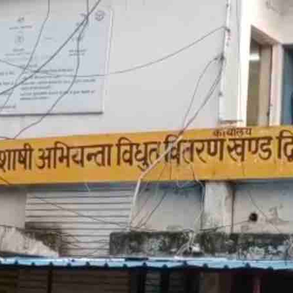 गोरखपुर करंट हादसे में अधिकारियों पर कार्रवाई:SDO और JE निलंबित, 6 निविदाकर्मियों की बर्खास्तगी की सिफारिश