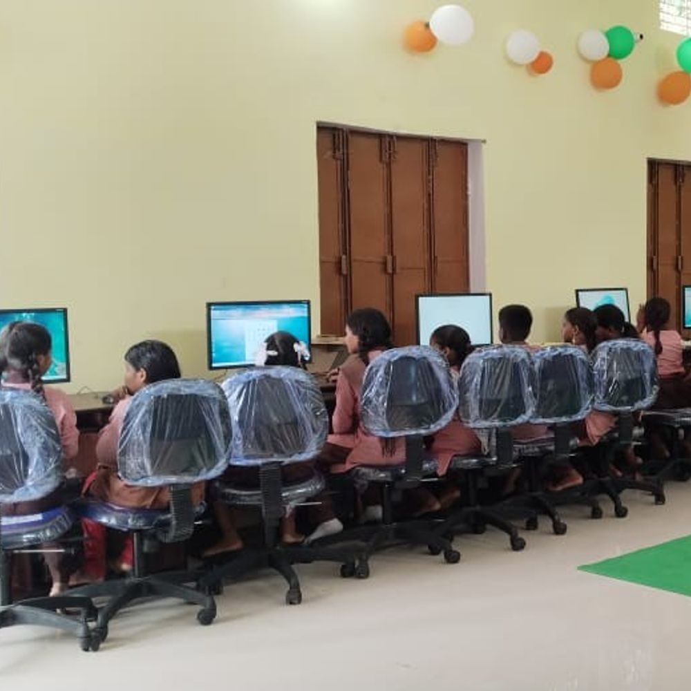 अमेठी में डिजिटल शिक्षा का नया दौर:53 स्कूलों में ICT लैब, 68 में स्मार्ट क्लास, बच्चों को मिल रही आधुनिक शिक्षा