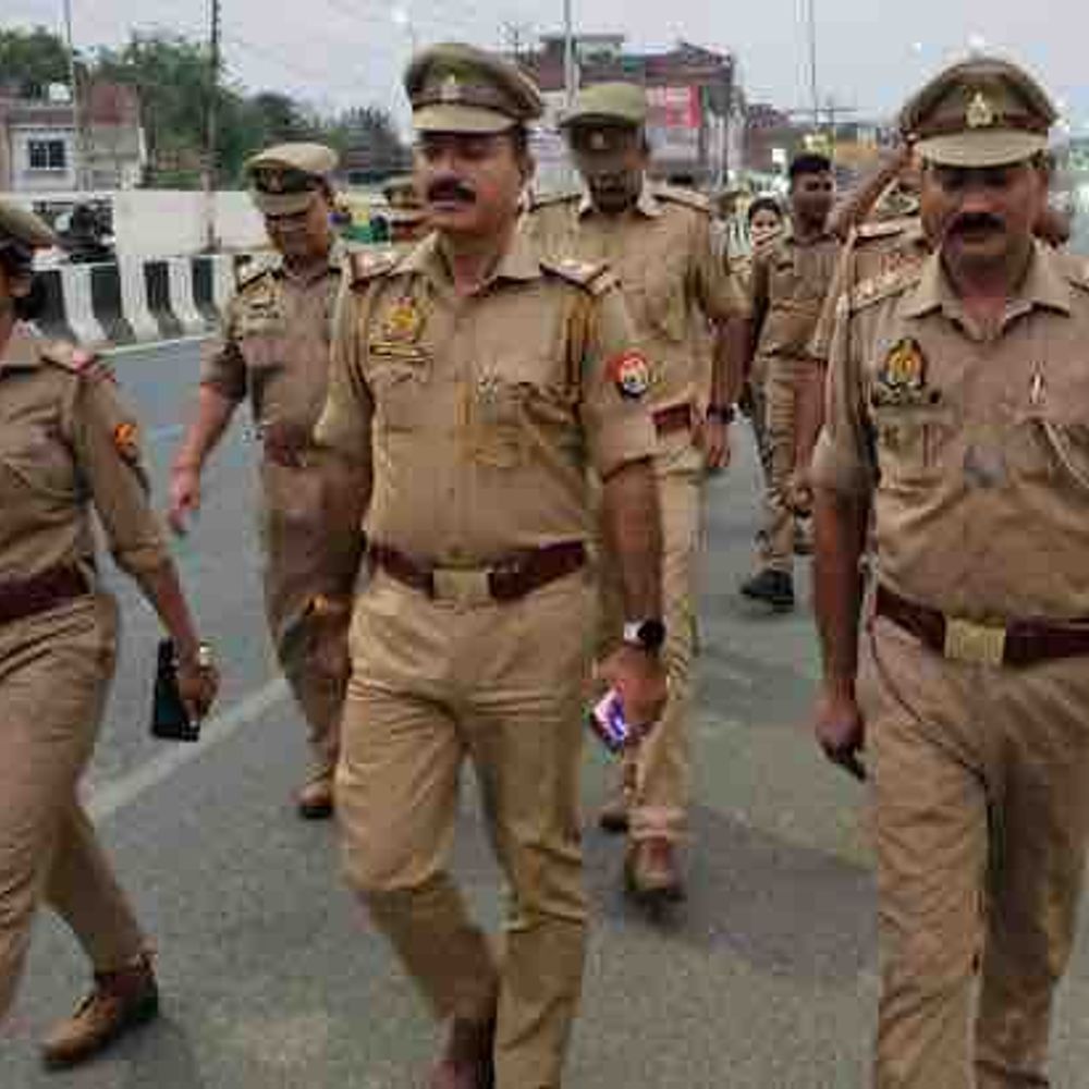 गोरखपुर में दुर्गा पूजा की सुरक्षा का पुख्ता इंतजाम:3,994 पूजा स्थलों पर उतने ही पुलिसकर्मी तैनात, 103 जगह रामलीला का हो रहा मंचन