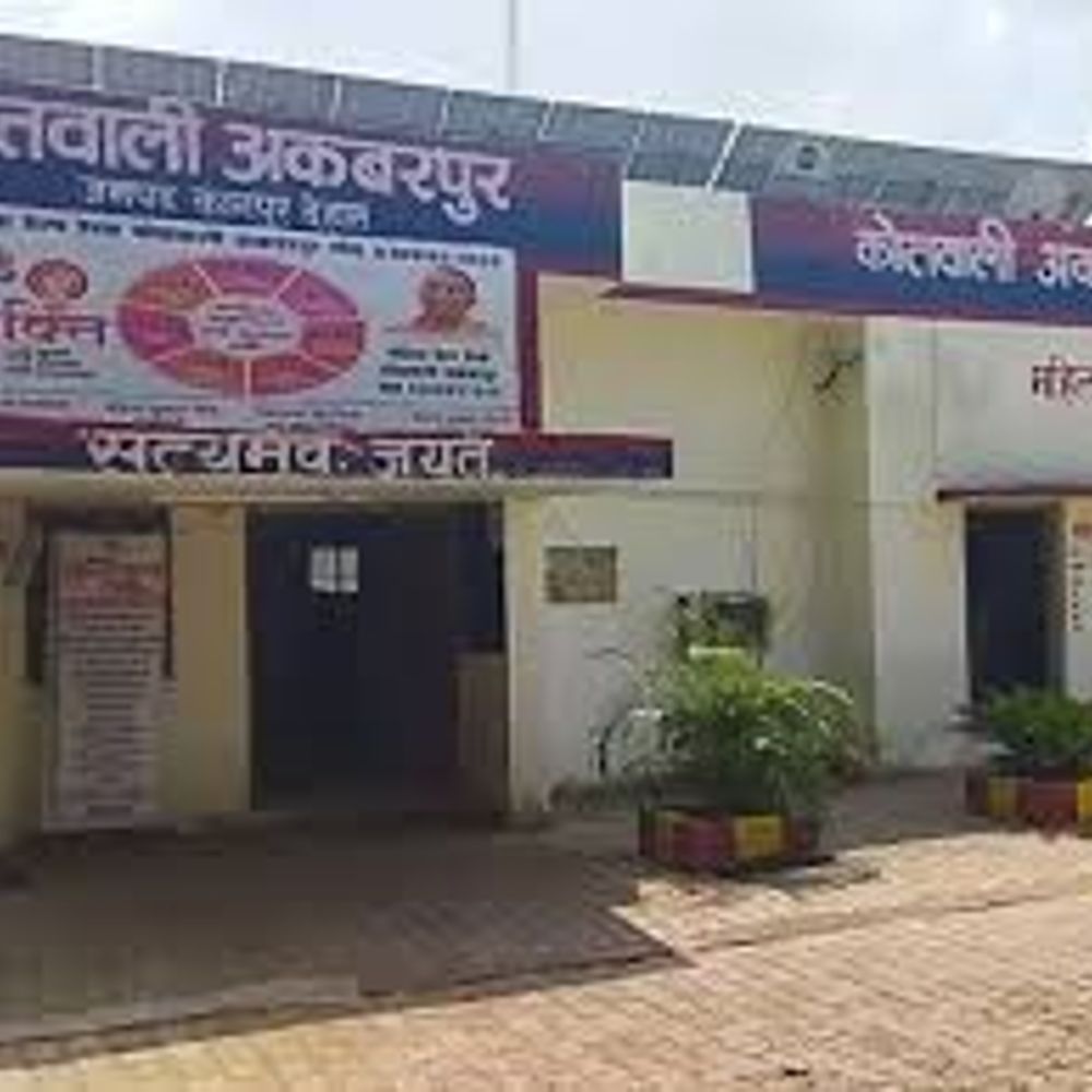 कानपुर देहात में कूड़े के विवाद से शुरू हुआ झगड़ा:दो महिलाओं पर लाठी-डंडों से हमला, मुकदमा दर्ज
