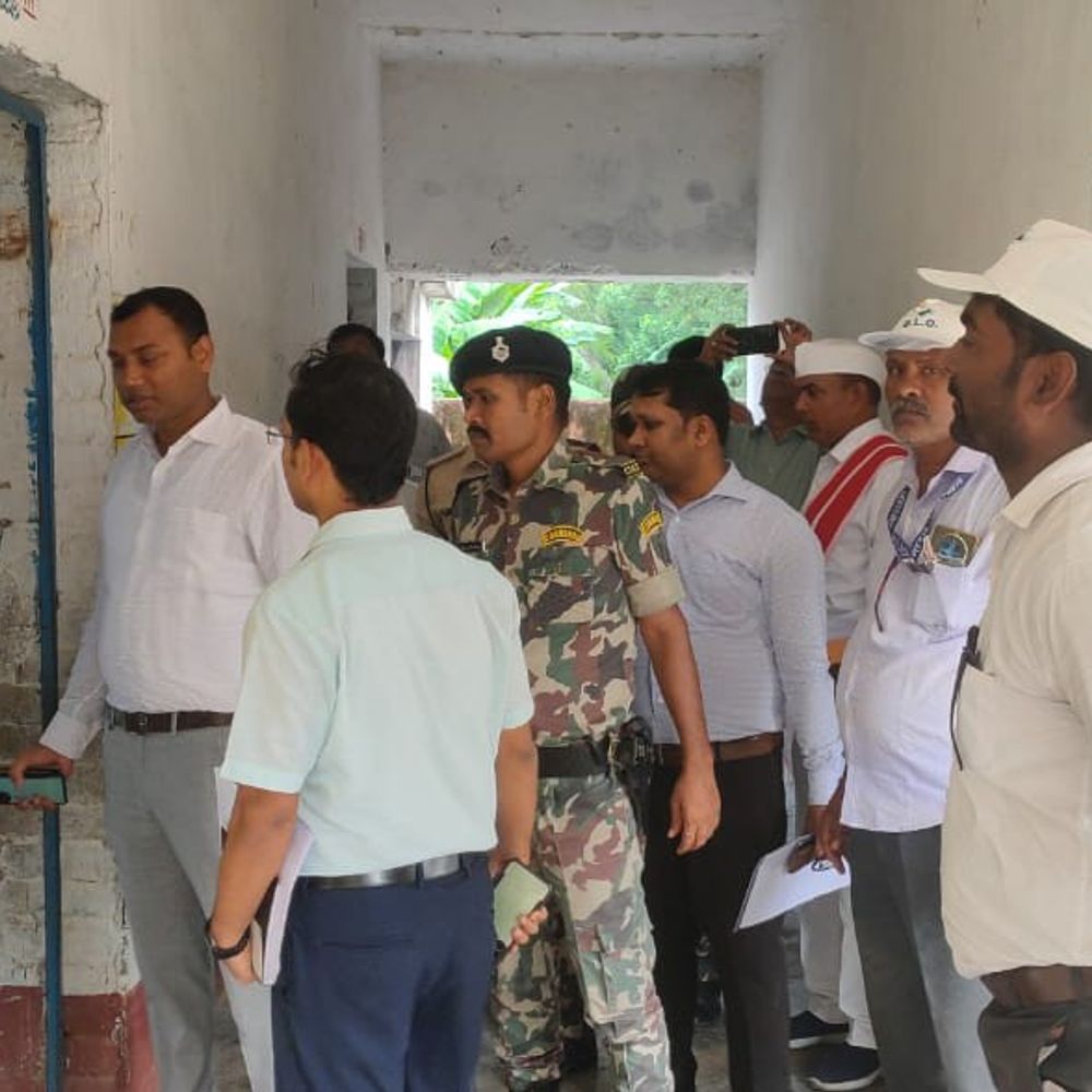 कल्याणपुर विधानसभा के मतदान केंद्रों का निरीक्षण:  दरभंगा प्रमंडल आयुक्त ने सुविधाओं का जायजा लिया, पानी-बिजली और रैंप की व्यवस्था सुनिश्चित करने के दिए निर्देश – Samastipur News