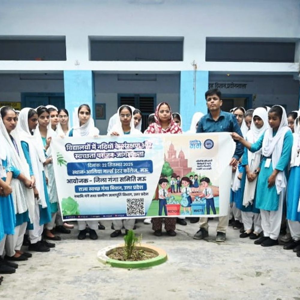 नदी संरक्षण के लिए मऊ में जागरूकता कार्यक्रम:आलिया गर्ल्स इंटर कॉलेज की छात्राओं ने दिया स्वच्छ नदियों का संदेश