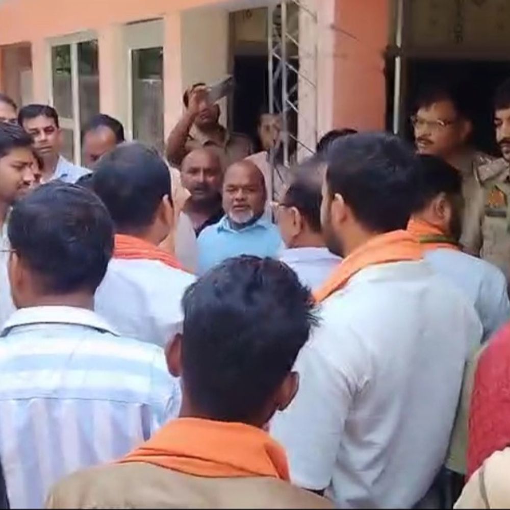 सोशल मीडिया पोस्ट से बदायूं में तनाव:धार्मिक टिप्पणी पर दो समुदायों में विवाद, पुलिस ने डिलीट कराई पोस्ट