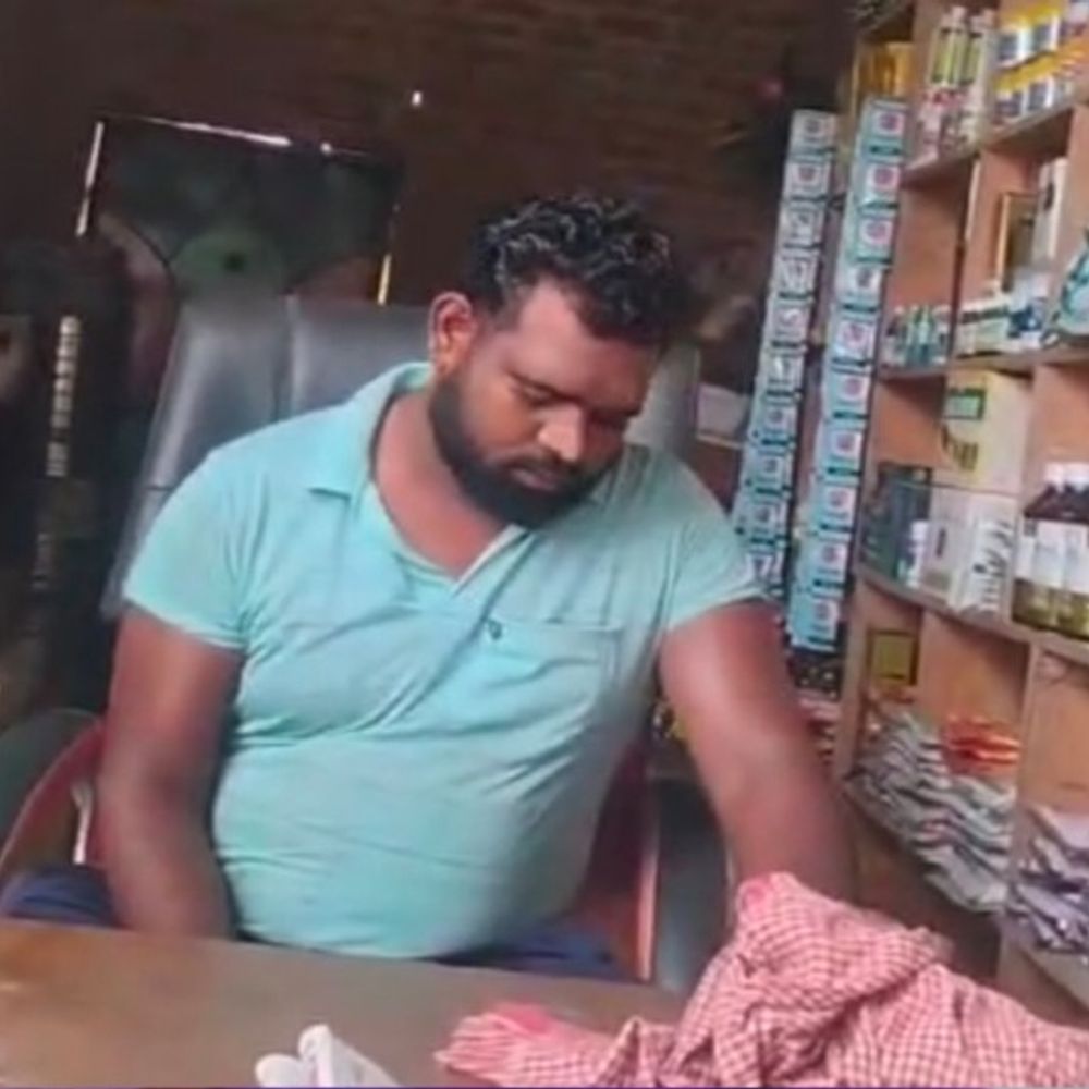 270 रुपये की बोरी 400 में बेची, VIDEO:शाहजहांपुर में किसान ने CM तक भेजी शिकायत, बिना लाइसेंस हो रही बिक्री