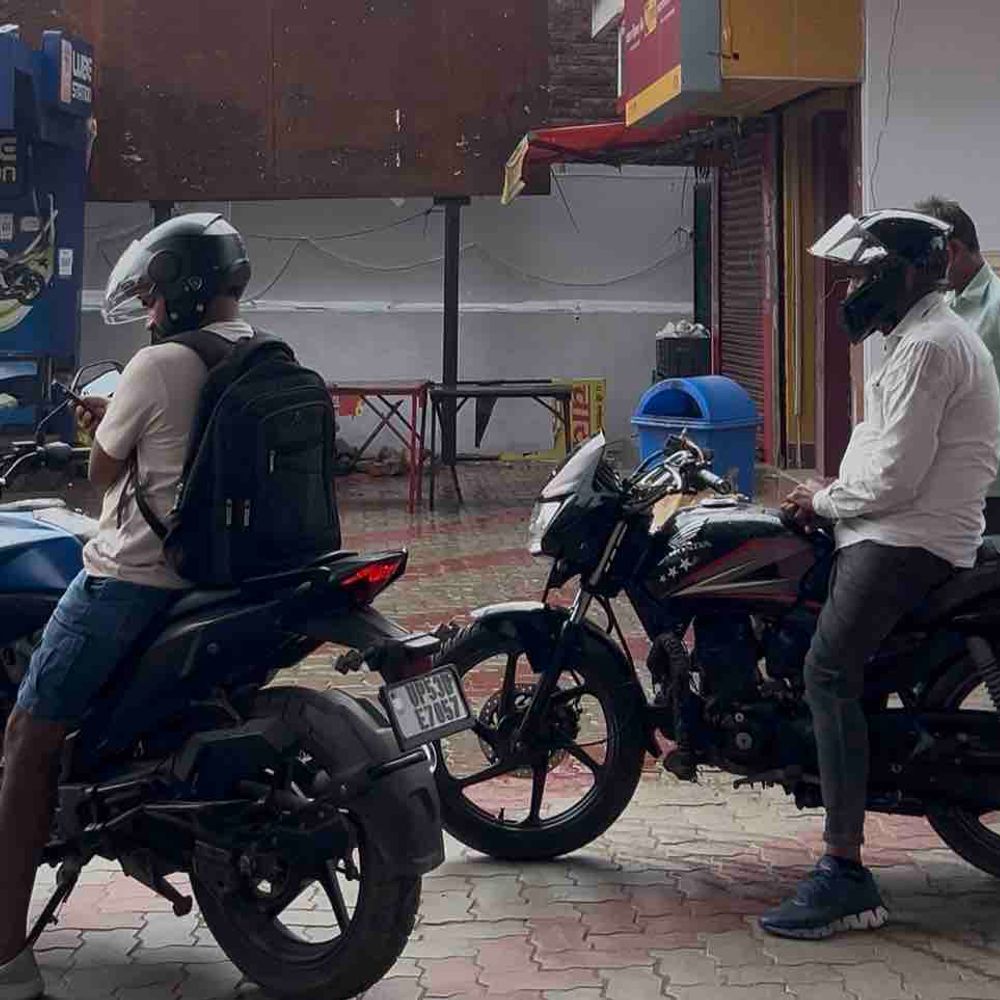 गोरखपुर में तेज धूप के बीच बारिश हुई:15 मिनट की बूंदाबांदी से बढ़ी उमस, मौसम विभाग ने कहा- अगले कुछ दिन ऐसा ही रहेगा