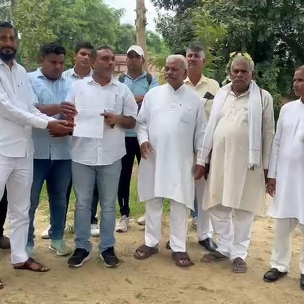 मेरठ में गुर्जर महापंचायत में लाठीचार्ज और गिरफ्तारी:अमरोहा में डीएम को सौंपा ज्ञापन, रिहाई और कार्रवाई की मांग