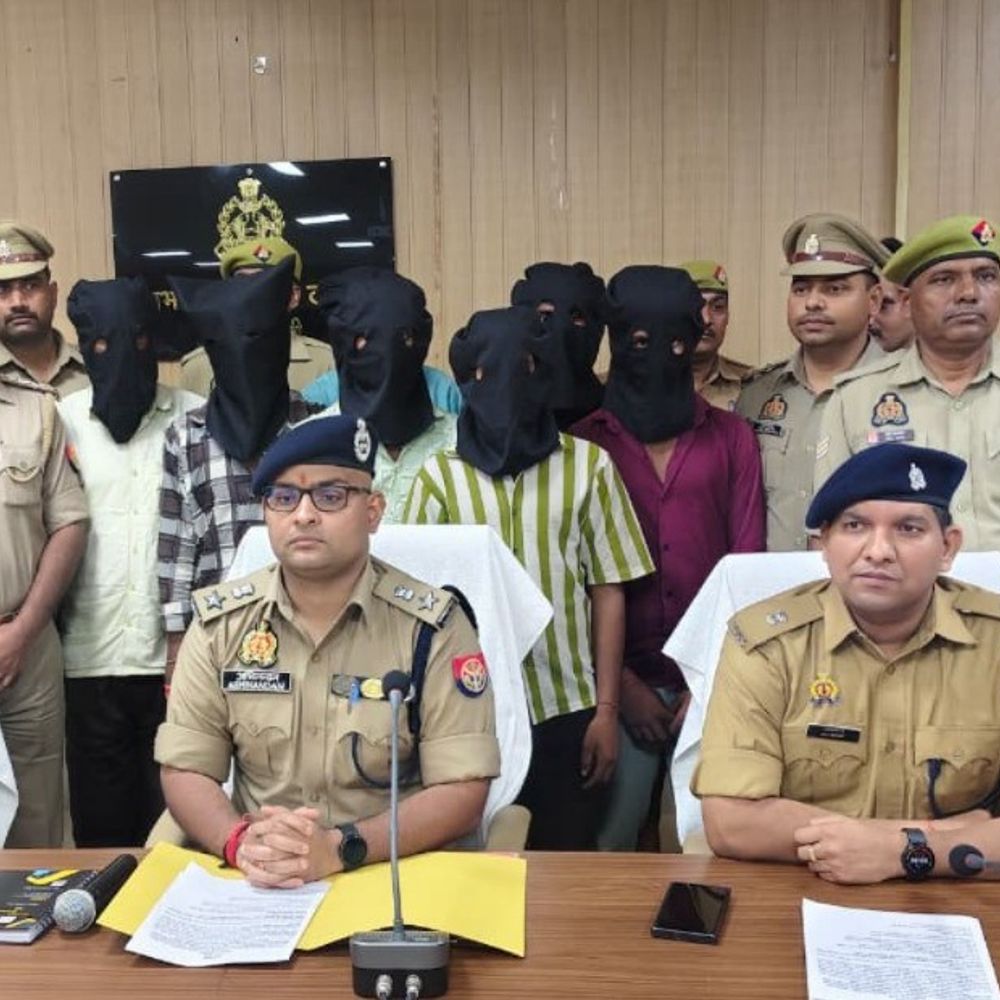 बस्ती में महिलाओं से मंगलसूत्र छीनने वाला गिरोह पकड़ाया:सरगना समेत 8 गिरफ्तार, चोरी के लॉकेट और मोटरसाइकिल बरामद