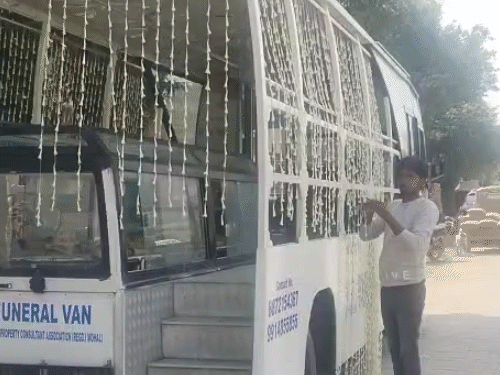 पंजाबी म्यूजिक इंडस्ट्री के संगीत सम्राट का आज संस्कार:थोड़ी देर में अंतिम दर्शन के लिए रखा जाएगा पार्थिव शरीर; श्रद्धांजलि देने पहुंचे कई सिंगर