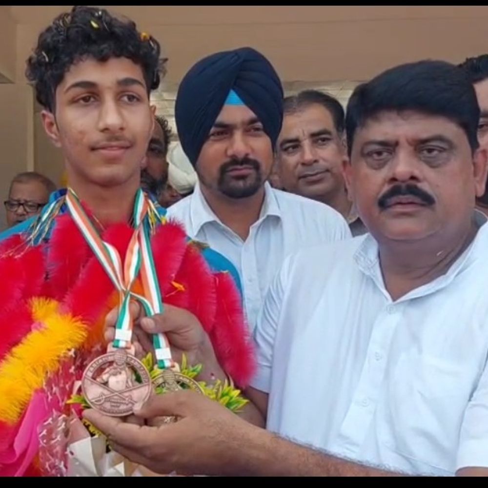 मानसा के खिलाड़ियों ने जीते मेडल:उत्तराखंड में एशियाई फेंसिंग कैडेट कप, अंकुश ने गोल्ड और इशिता ने जीता ब्रॉन्ज