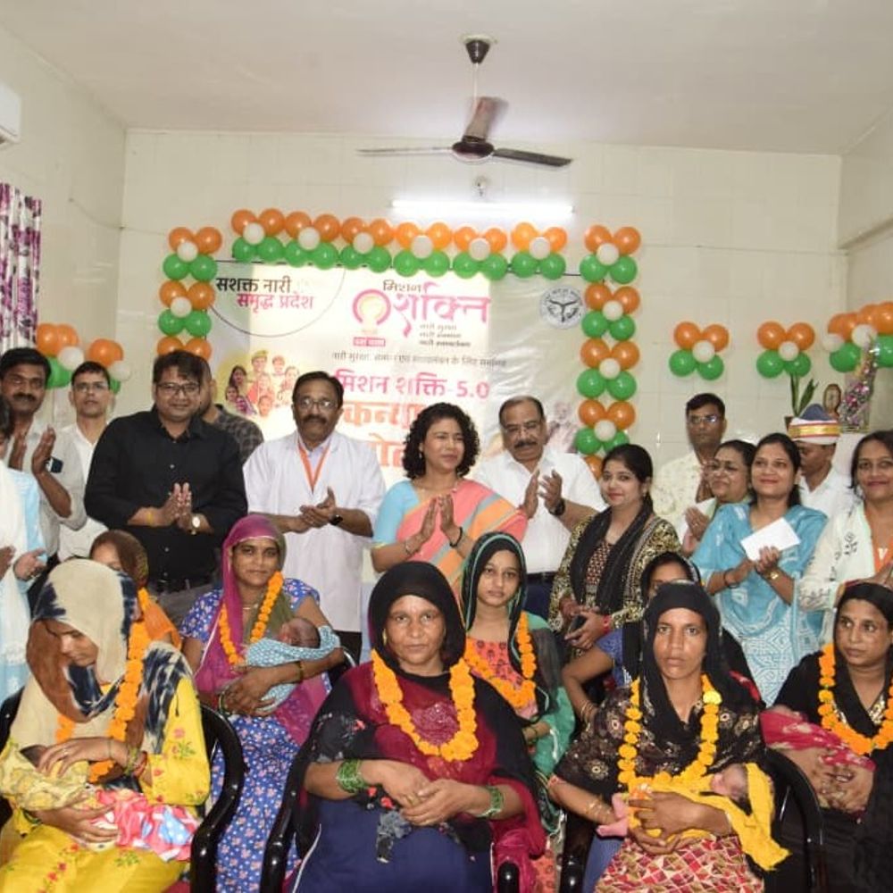 कन्या सुमंगला और मातृत्व वंदन योजना:लखीमपुर में 34 लाभार्थियों को मिले प्रमाण पत्र और सीएसआर किट