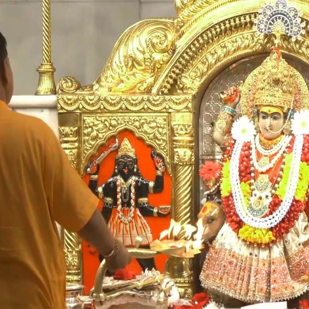 शारदीय नवरात्र आज से शुरू:सुबह से ही प्रमुख देवी मंदिरों में श्रद्धालुओं की भीड़ पहुंचना जारी