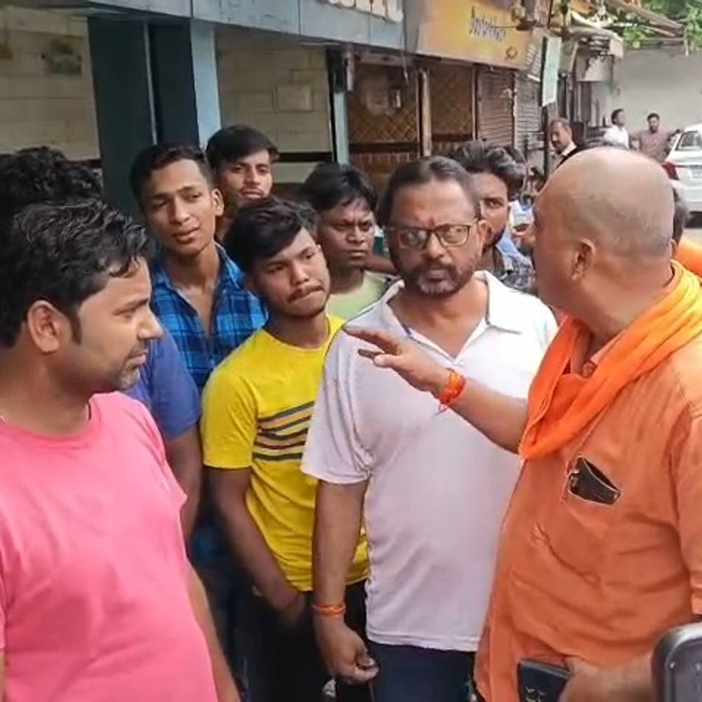लखनऊ में नवरात्रि पर नॉनवेज बेचने का विरोध:अखिल भारतीय हिन्दू महासभा के लोग दुकानें बंद करवाने पहुंचे , 9 दिनों तक दुकानें बंद करने की अपील
