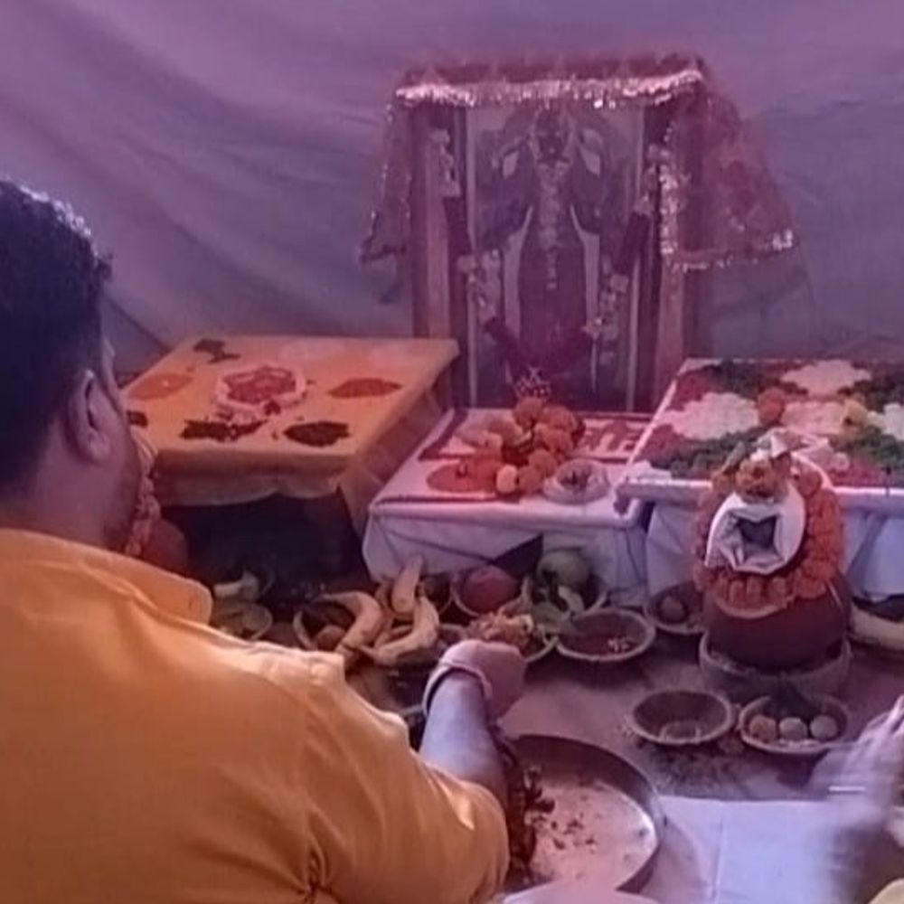 आगरा में नवरात्रों की घूम...मंदिरों में उमड़ी भीड़:9 नहीं 10 दिन का होगा पर्व, बन रहा दुर्लभ संयोग