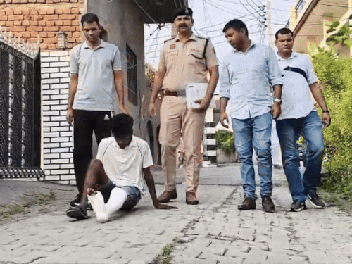 हिसार के बदमाश से टूटे पैर समेत ही निशानदेही कराई:हाथों के सहारे घिसटकर चलता रहा; यमुनानगर पुलिस बोली- बाइक से गिर गया था