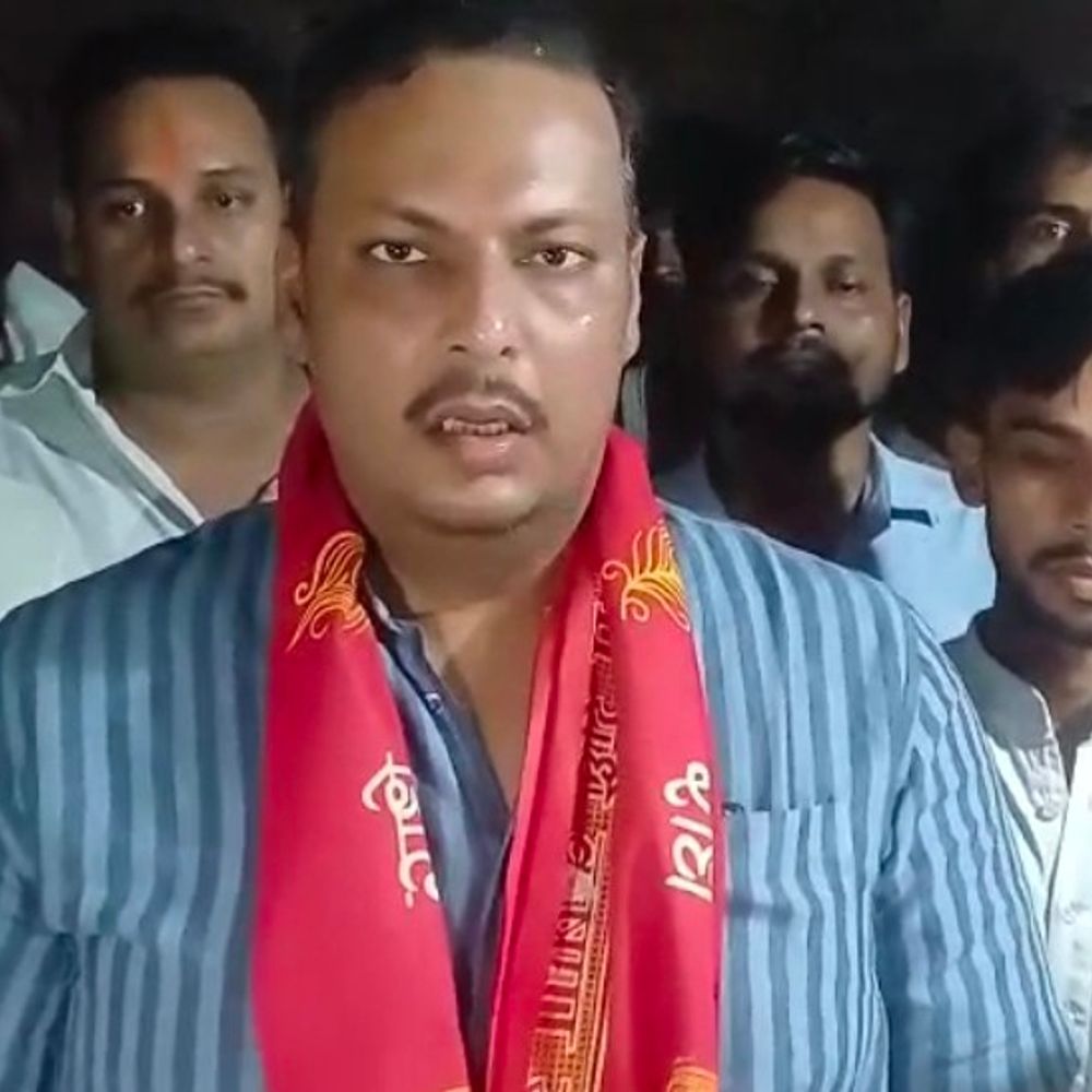 कम्पिल में छात्रा से दुष्कर्म मामला:पीड़िता के परिवार से मिले भाजपा युवा मोर्चा अध्यक्ष, कहा- पूरी जांच जरूरी