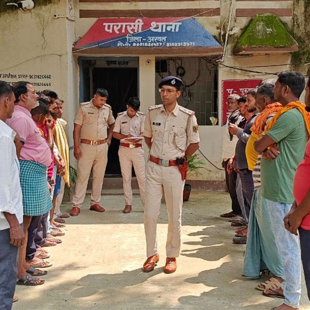 अपराधियों को थाने में बुलाकर दी नई शुरुआत की सीख:अरवल एसपी के निर्देश पर थाना प्रभारी ने कहा- रोजगार में मदद करेगी पुलिस